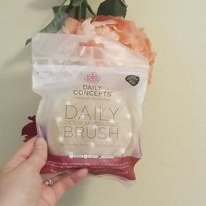 NEW Detox Massaging Body Dry Brush